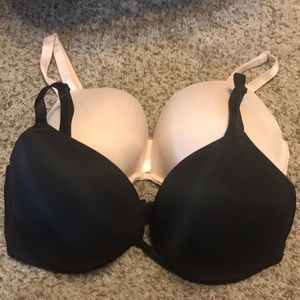 2 Victoria secret bras